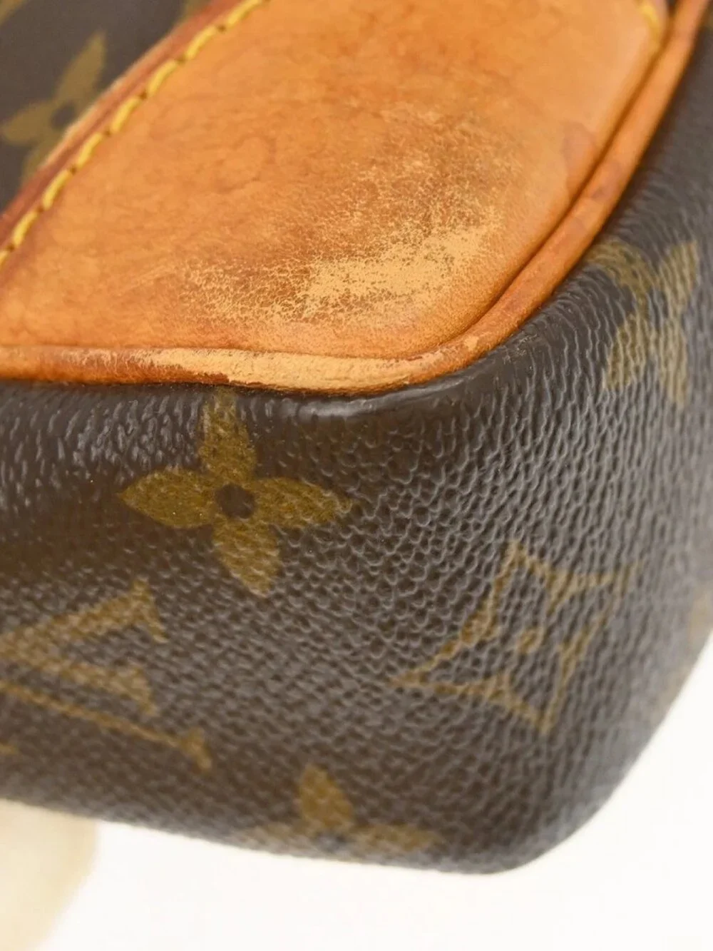 LOUIS VUITTON PORTE DOCUMENTS VOYAGE HANDBAG